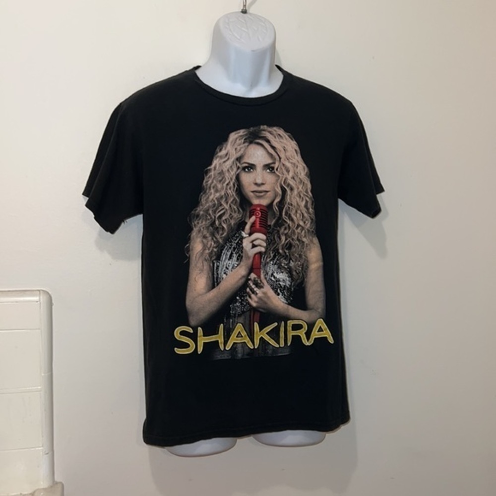 Unisex Shakira 2018 El Dorado World Tour Distressed Graphic Tee - Picture 3 of 12